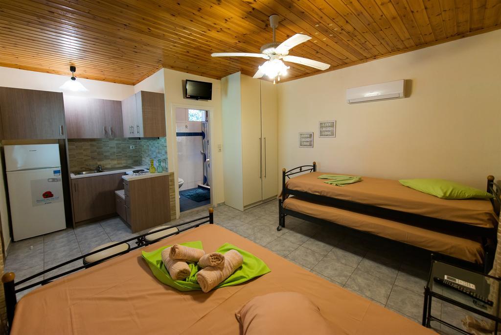 Villa Dimitris Apartments & Bungalows Frínion 外观 照片