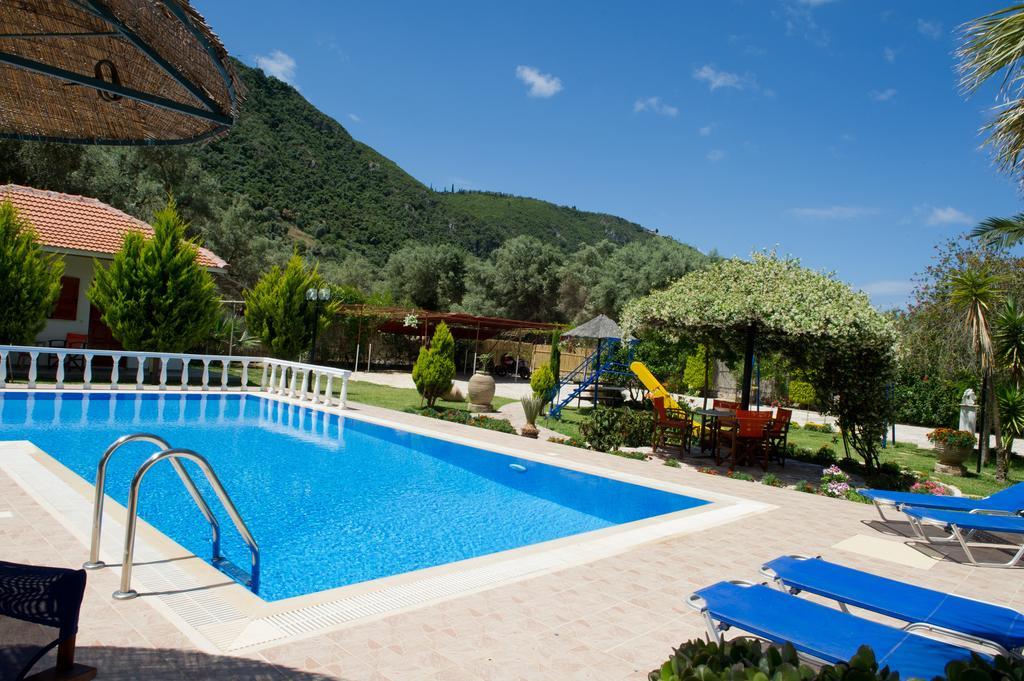 Villa Dimitris Apartments & Bungalows Frínion 外观 照片